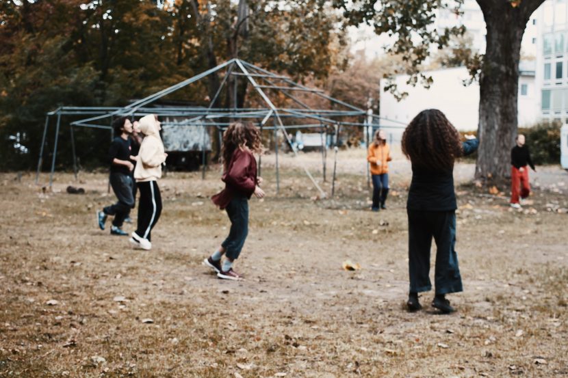applied theater, theater of research, physical theater, fabrica athens, greece, germany, youth exchange, εφαρμοσμένο θέατρο, θέατρο της έρευνας, σωματικό θέατρο, ανταλλαγή νέων, ελλάδα, γερμανία, αθήνα, βερολίνο, mostar friedensprojekt